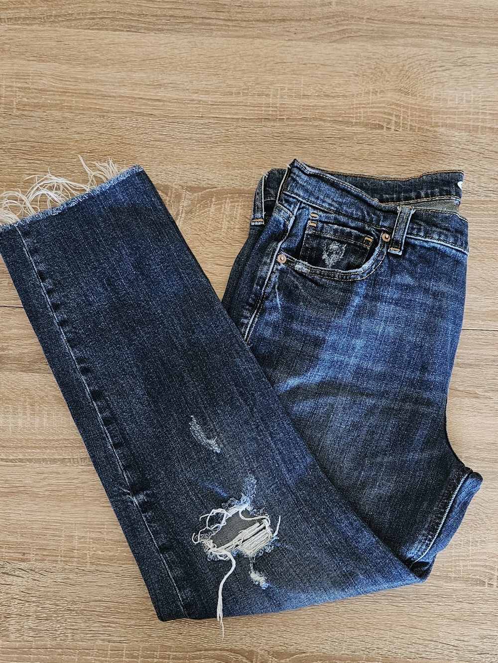 Old Navy Dark Blue Women's Straight Leg Distressed Jeans - 6